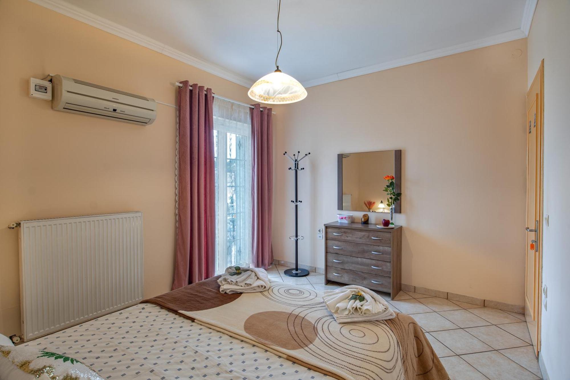 House Of Velenia - 2 Bedroom Apartment Near Old Town, Airport And Bus Station Corfu  Εξωτερικό φωτογραφία