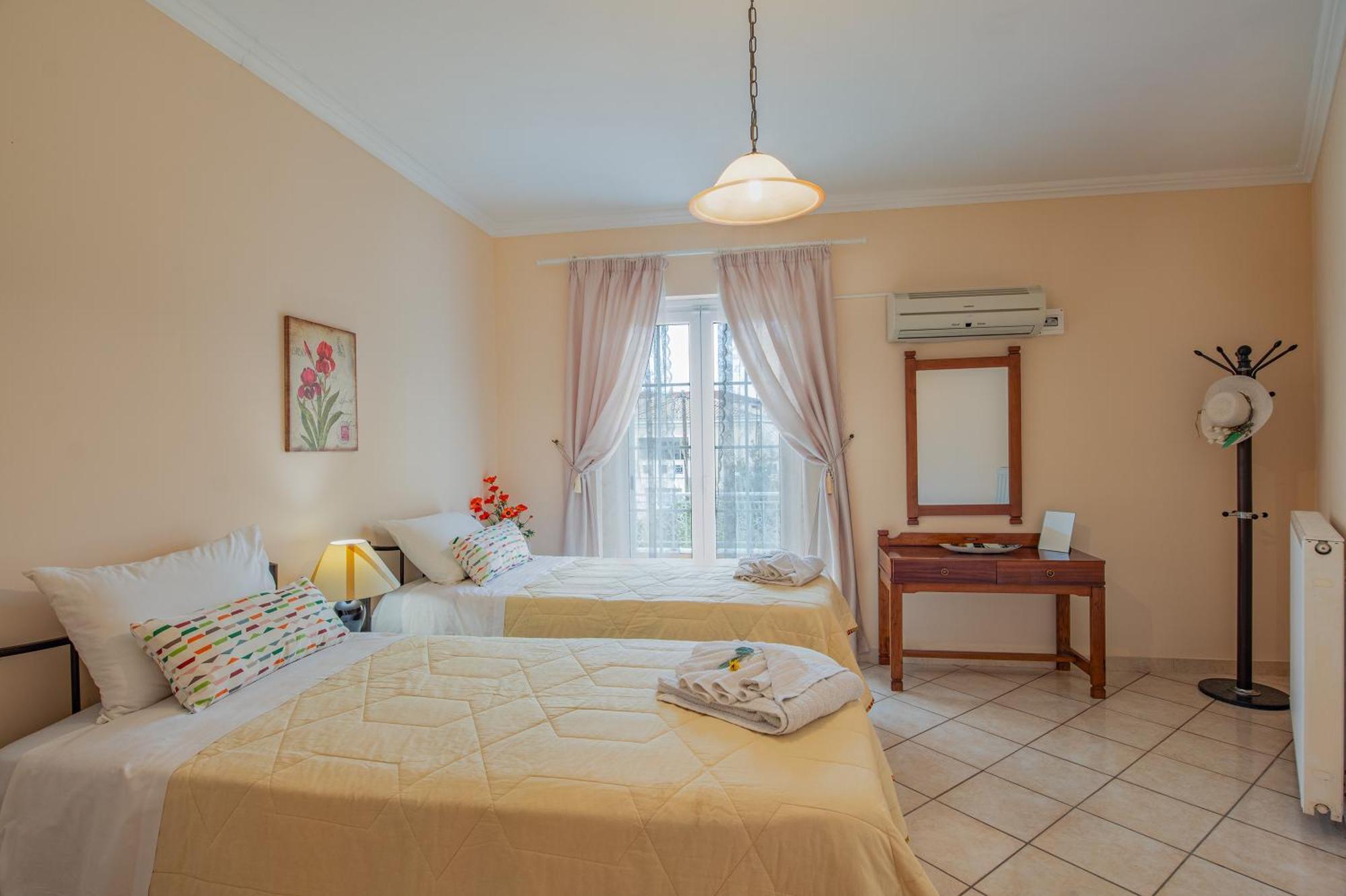 House Of Velenia - 2 Bedroom Apartment Near Old Town, Airport And Bus Station Corfu  Εξωτερικό φωτογραφία